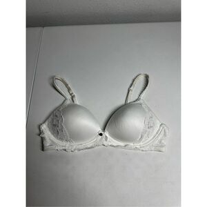 Victoria’s Secret White Padded Bra Lace Trim Size 36B EUC
